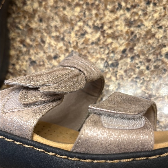 Clarks Women's Tan/Silver Sandals - Picture 7 of 8